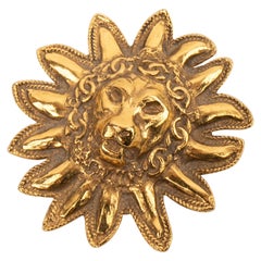 Chanel Goldene Metallbrosche „Lionkopf“ aus Metall