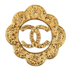 Vintage Chanel CC Brooch in Gold-Plated Metal, 1995