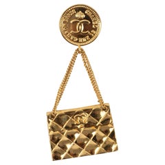 Chanel Brooch in Golden Metal