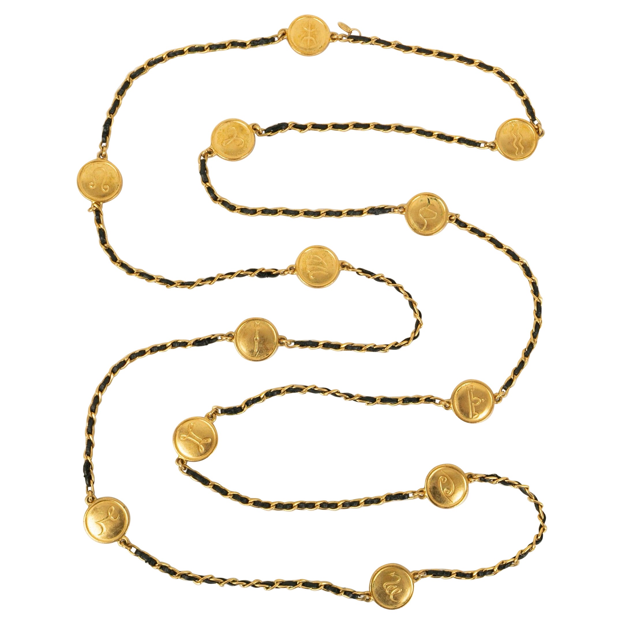 Chanel Necklace / Sautoir in Gold-Plated Metal, 1995 For Sale