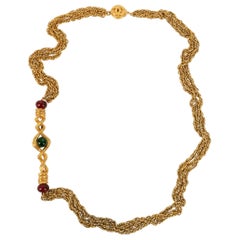 Chanel Collier en métal plaqué or et perles de verre coloré