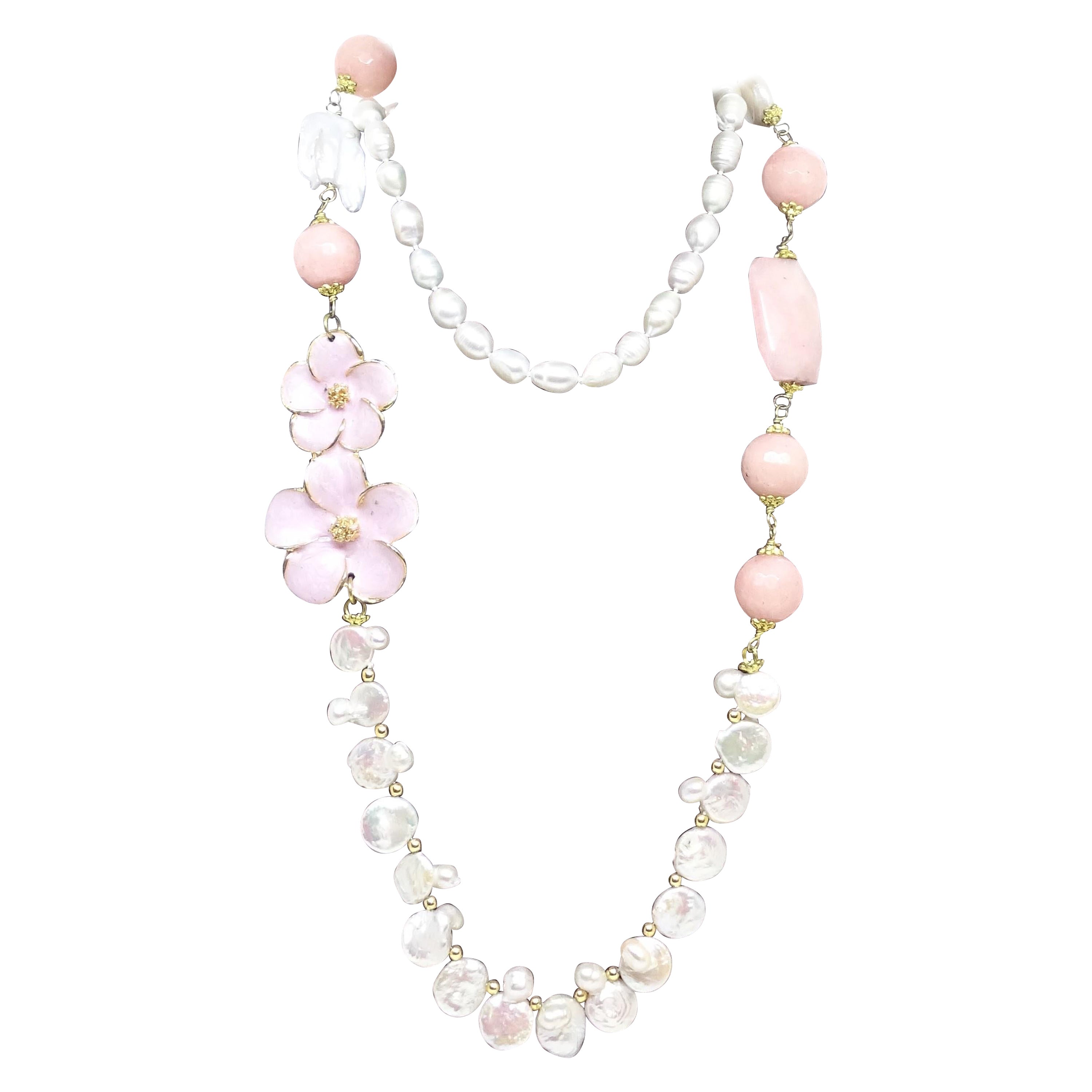 Italian necklace with baroque pearls, rose quartz and enamel.
Modern Italian Jewelry Piece with an original and unique design. The piece combines the color of freshwater or baroque pearls, without any polishing process and natural views; the pink