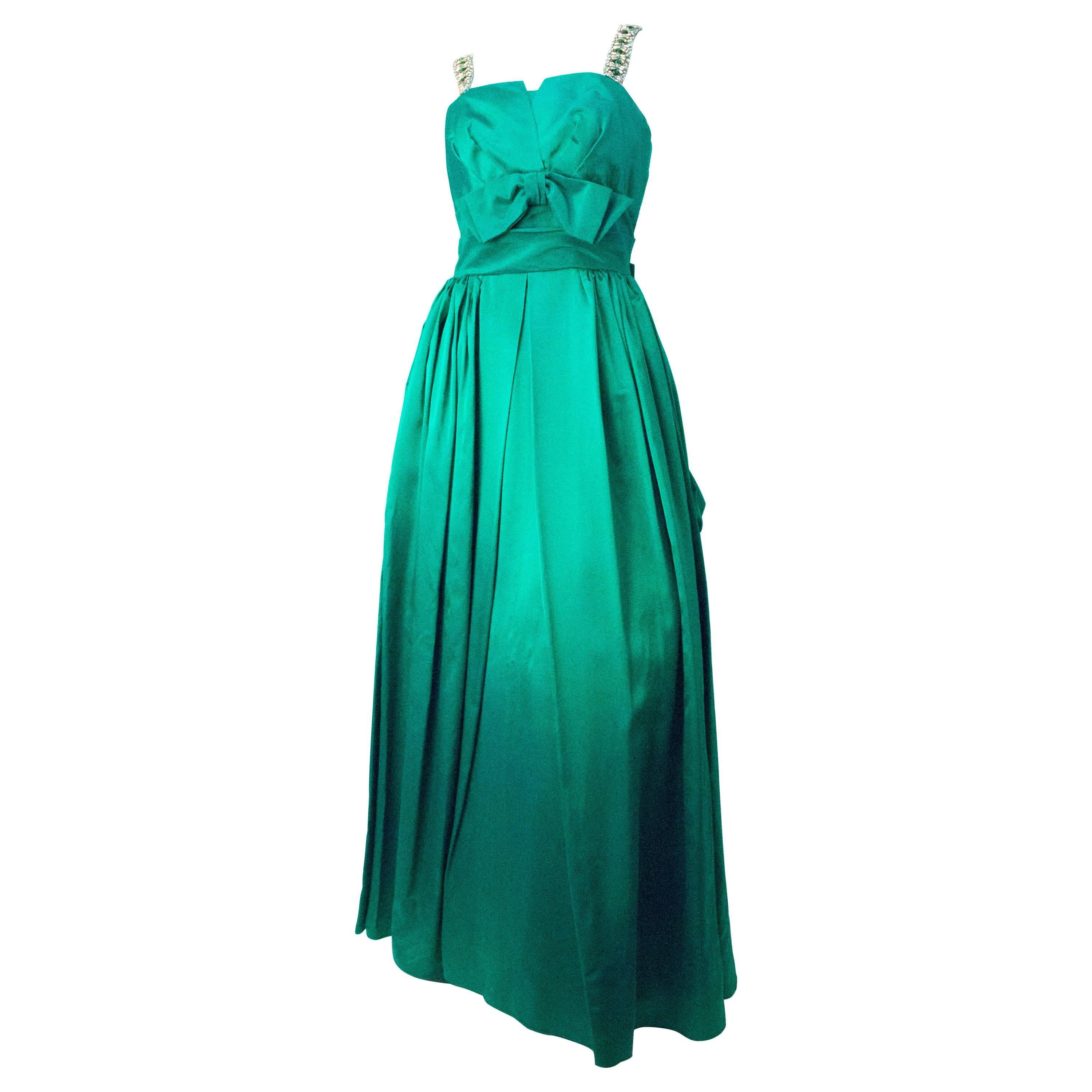 Robe en satin vert émeraude (années 1960) en vente