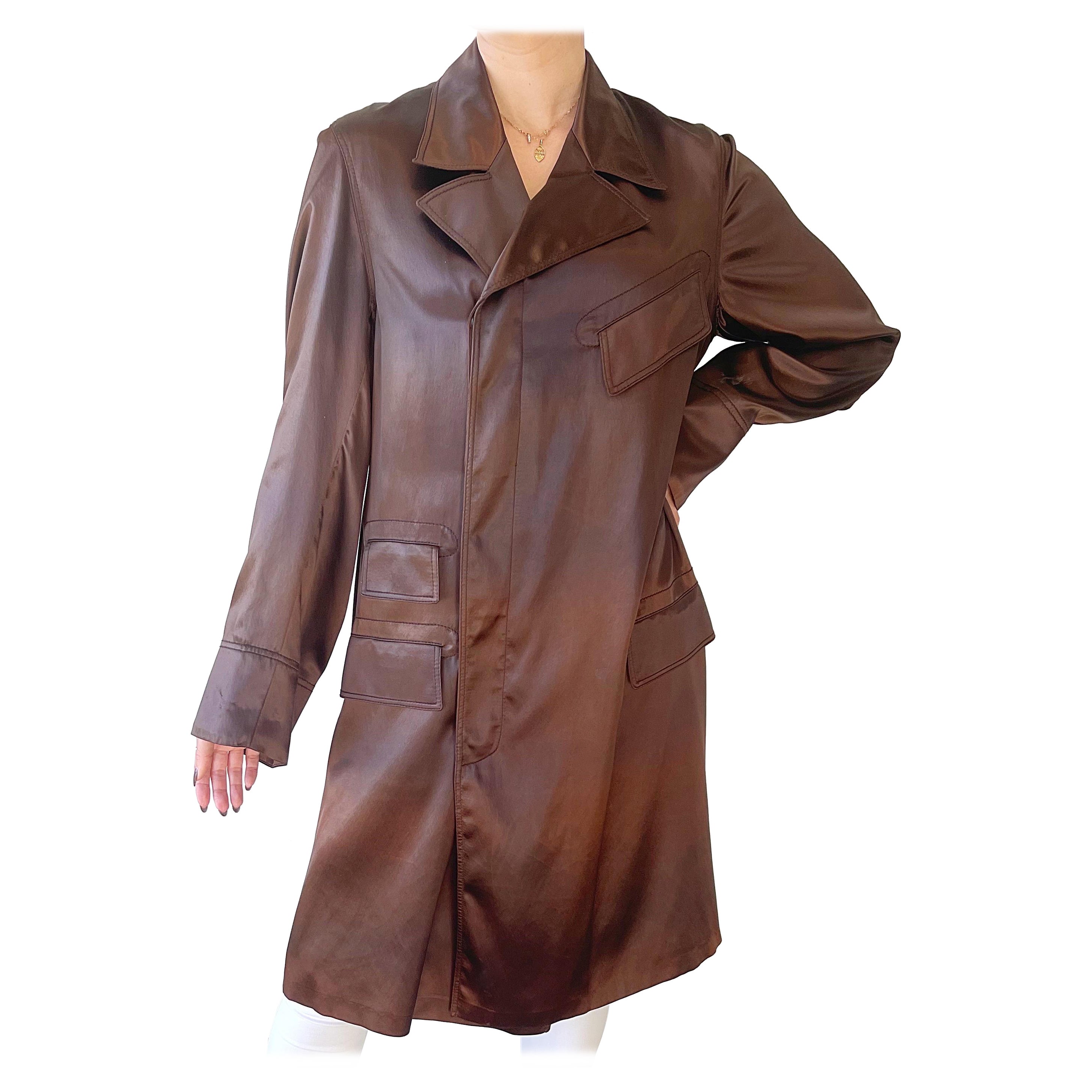 GUCCI by TOM FORD Fall 2002 Runway Chocolate Brown Size 40 Silky Trench Jacket For Sale