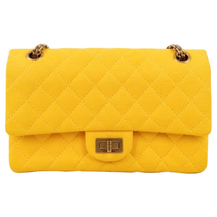 Chanel, gesteppte gelbe Stofftasche, 2015/2016 im Angebot