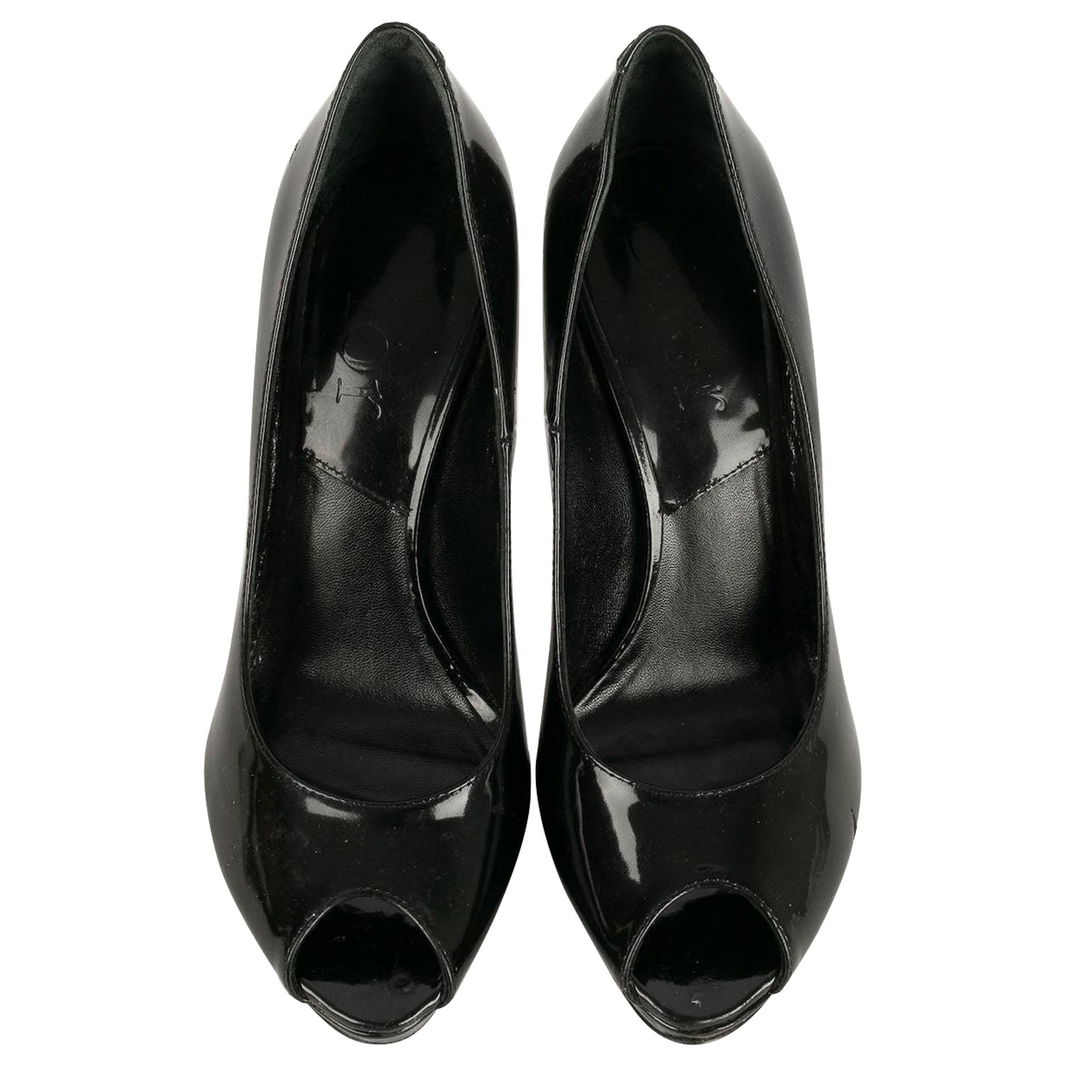 Christian Dior Shoes in Black Patent Leather Pumps For Sale