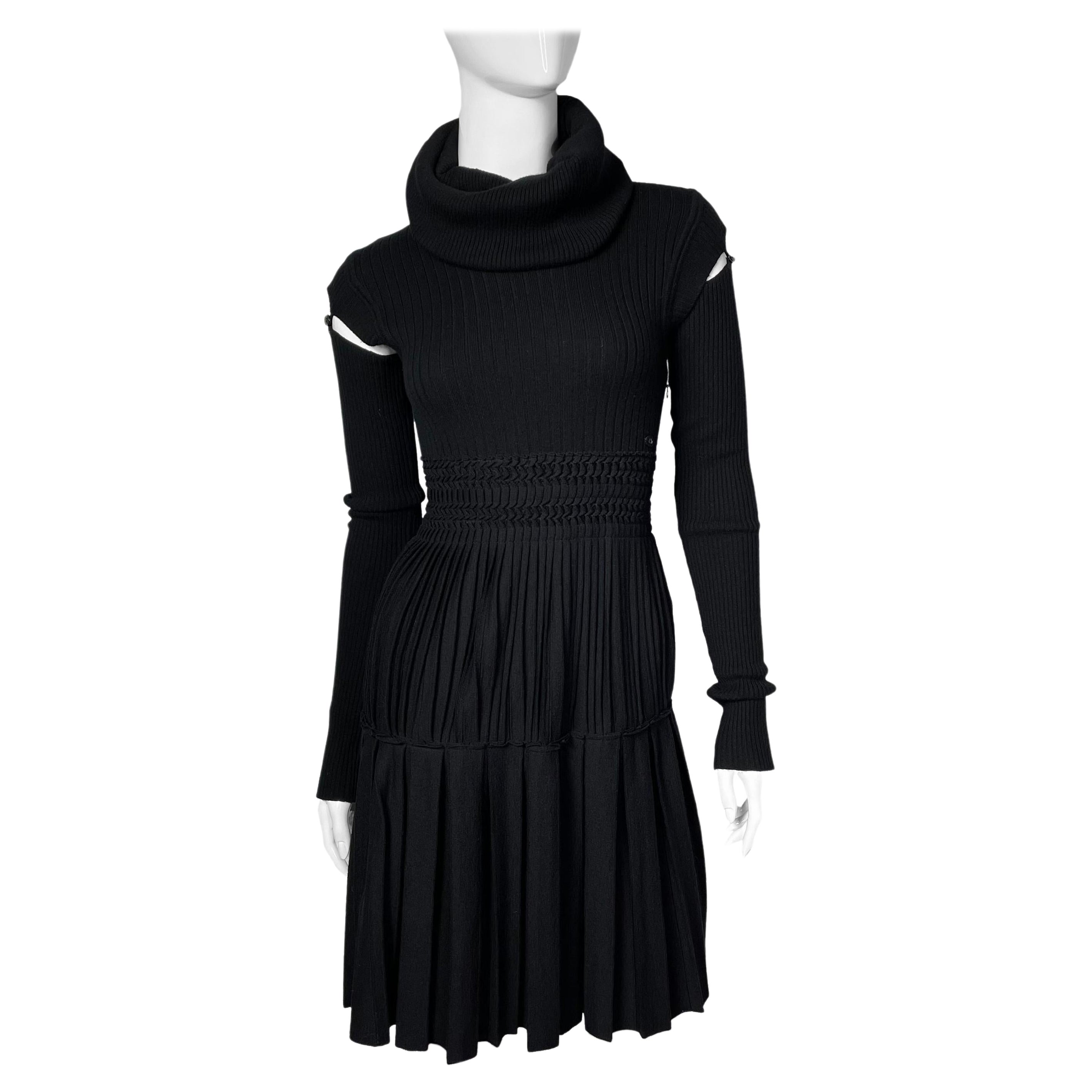 Chanel Schwarzes Kleid mit abnehmbaren Ärmeln aus Wolle, 2010er Jahre im Angebot