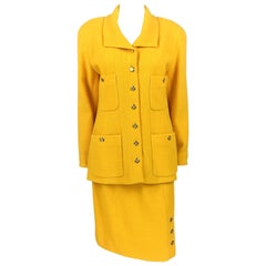 Chanel tailleur jupe en laine bouclée jaune - Circa 1982