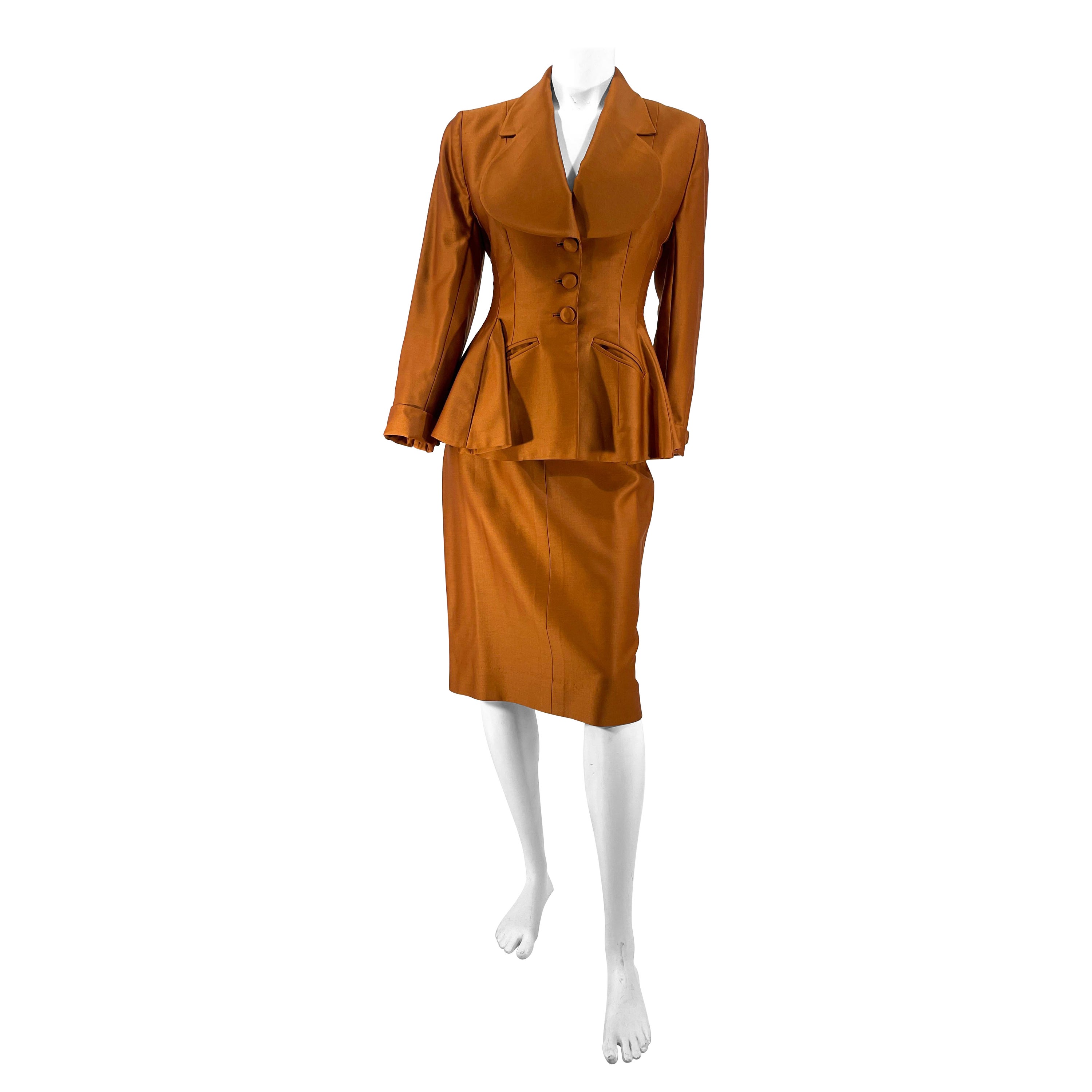 Costume rouille des années 1950 The Lilly Ann en vente