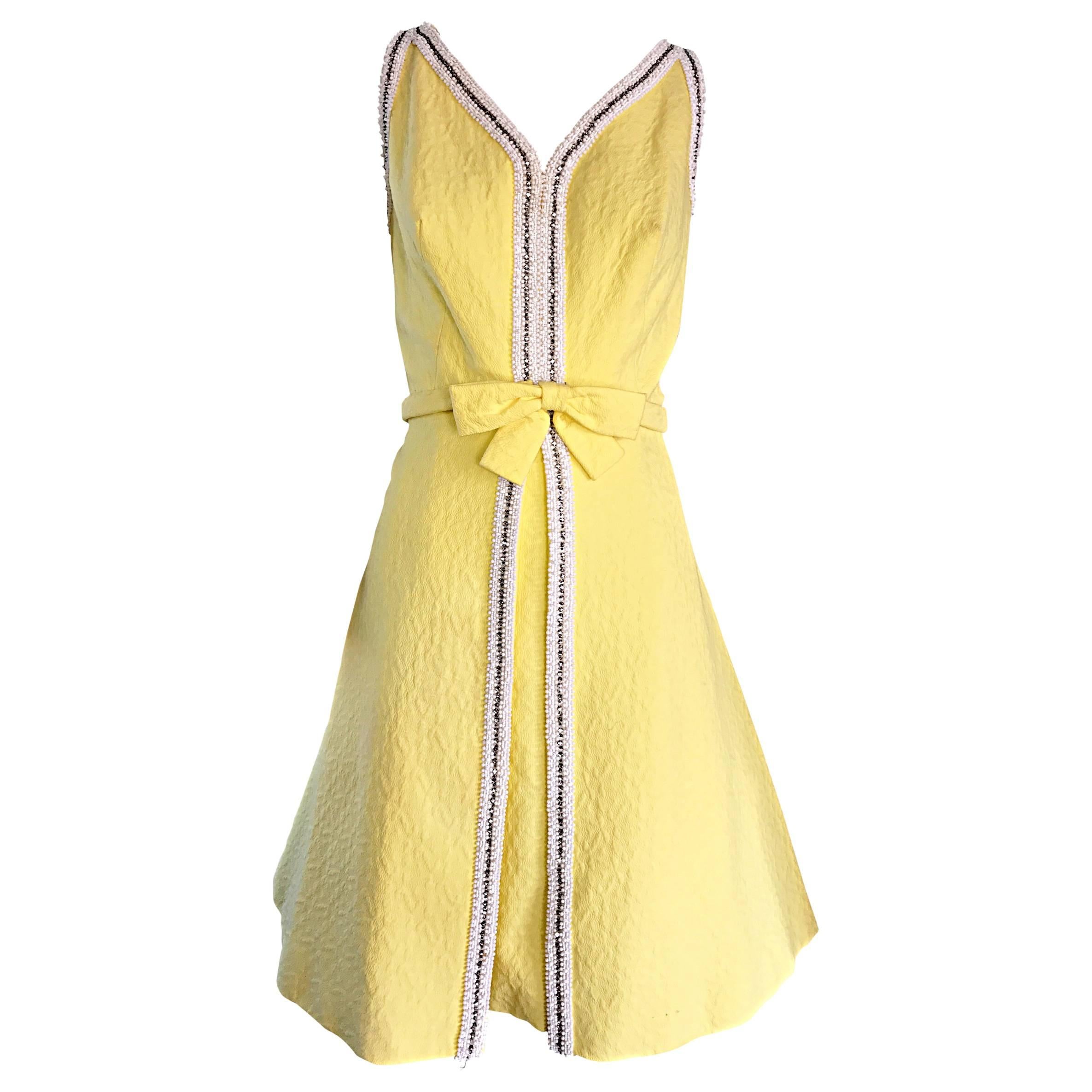 Chic 1960s Seaton Enterprises Ltd. Vintage Large Size Yellow 60s A Line Dress For Sale