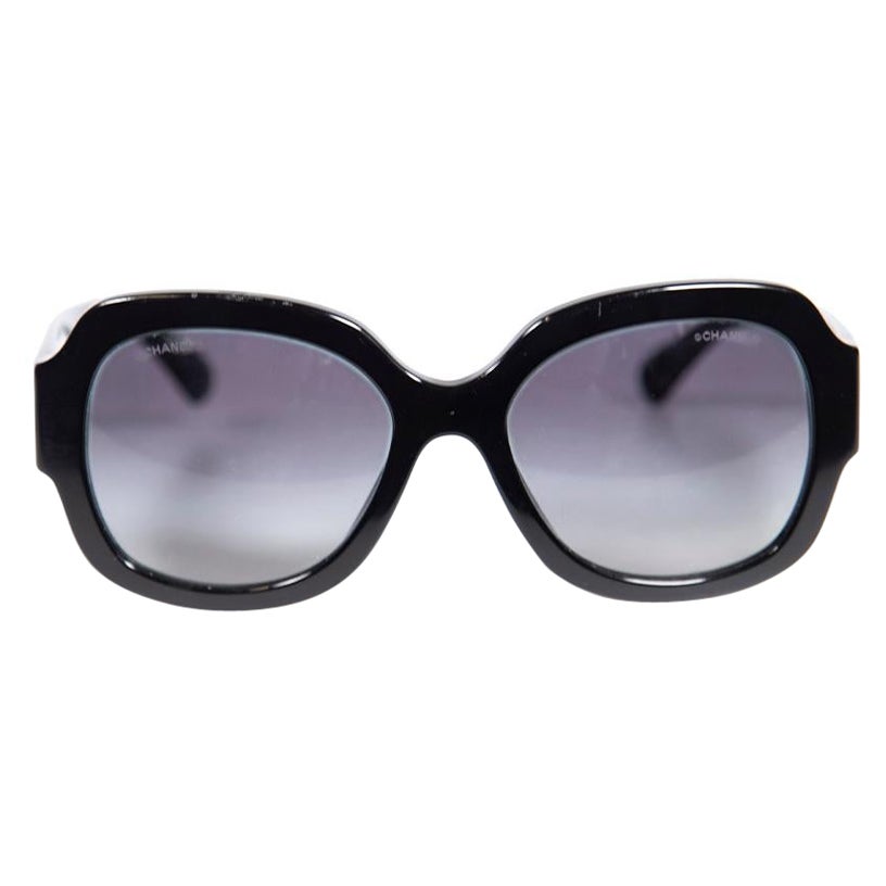 Chanel Schwarze ineinandergreifende CC-Sonnenbrille in Übergröße im Angebot
