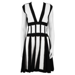 Givenchy Schwarz-Weißes gestricktes Kleid mit Pantoletten Größe M