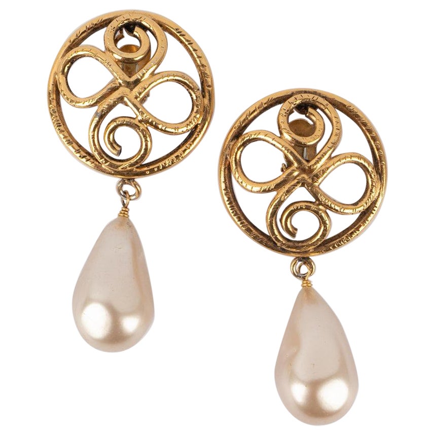 Chanel Golden Metal Clip-on Earrings with Costume Pearly Drops For Sale