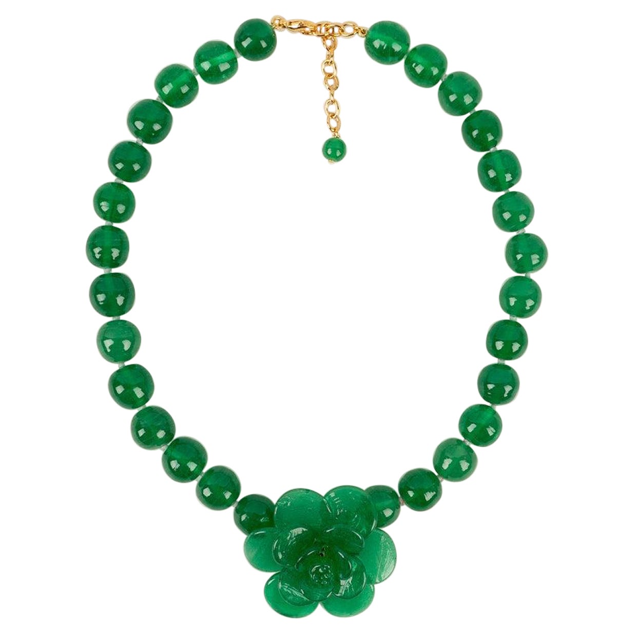 Augustine Halskette aus grünem Glas mit Kamelienpastellmuster im Angebot