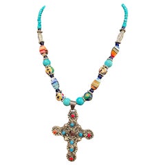 LB bietet Vintage-Halskette aus mexikanischem Intarsienkreuz mit türkisfarbenem, venezianischem Glas mit Intarsien 