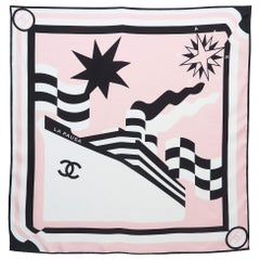 Chanel Rosa Seide La Pausa Quadratischer Schal mit rosa Druck