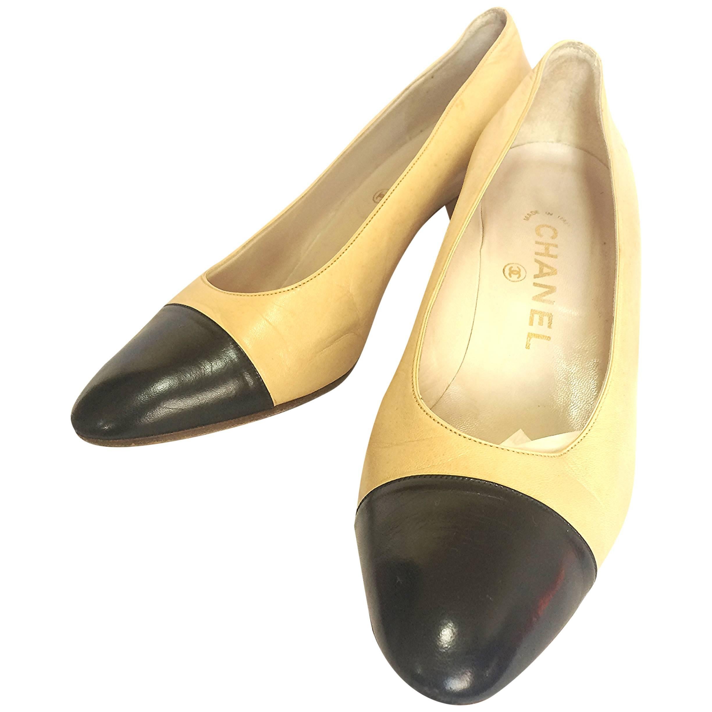 Vintage CHANEL beige and black leather shoes, classic pumps.  EU 36, US5.5.  For Sale