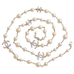 Chanel Perlen-Sautoir-Halskette mit fünf CC-Logos