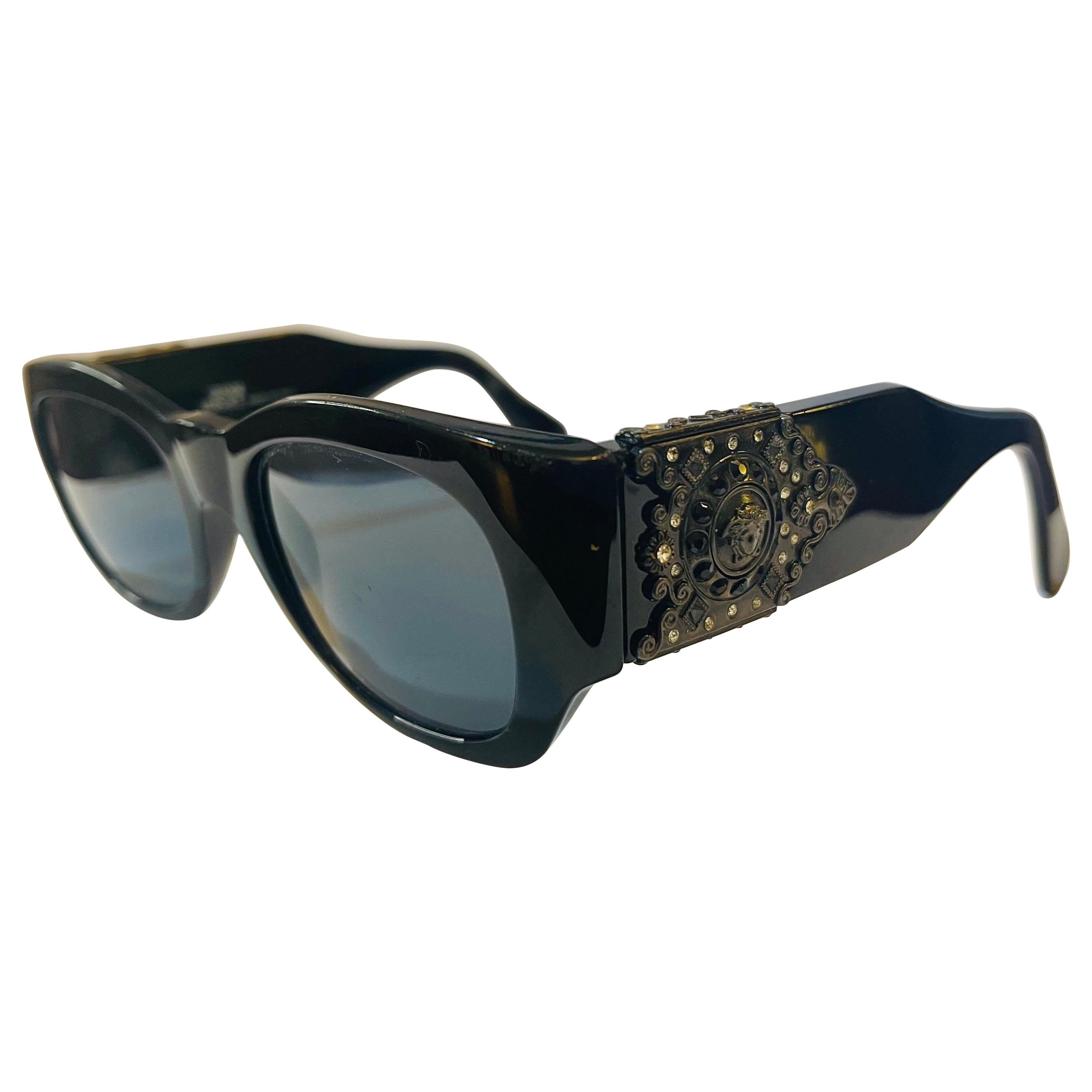 Vintage Gianni Versace Black Medusa Sunglasses MOD 413/H COL 852 For Sale
