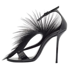 Saint Laurent Schwarze Pelz- und Lack Runaway Mohawk-Sandalen mit Knöchelriemen Größe 38