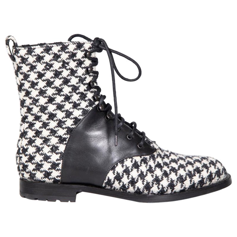 Manolo Blahnik Black Houndstooth Ywov Ankle Boots Size IT 40 For Sale