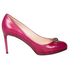 Gucci Dunkel Fuchsia Leder Horsebit Detail Pumps Größe IT 40,5