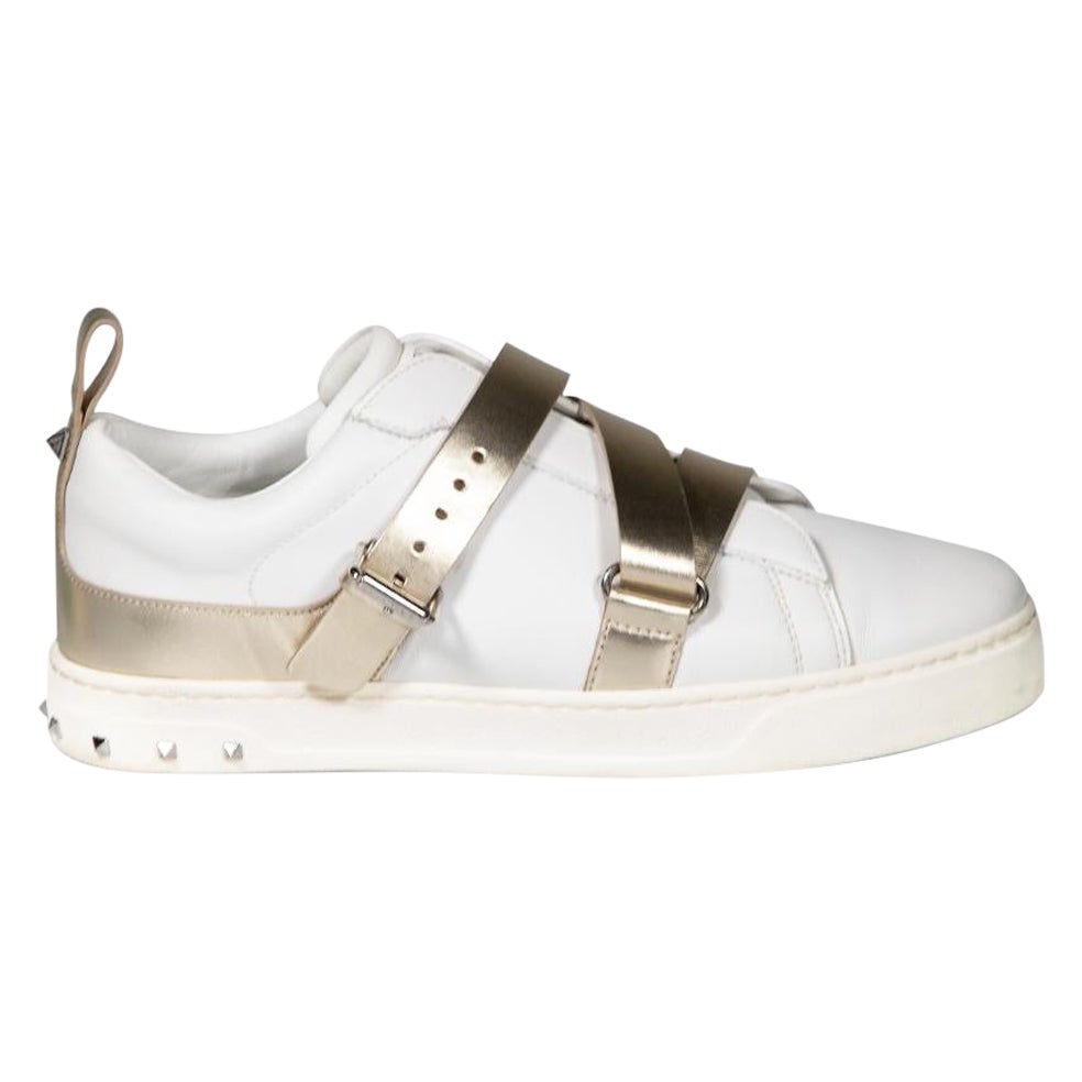 Valentino White Leather Gold Buckle Trainers Size IT 38.5 For Sale