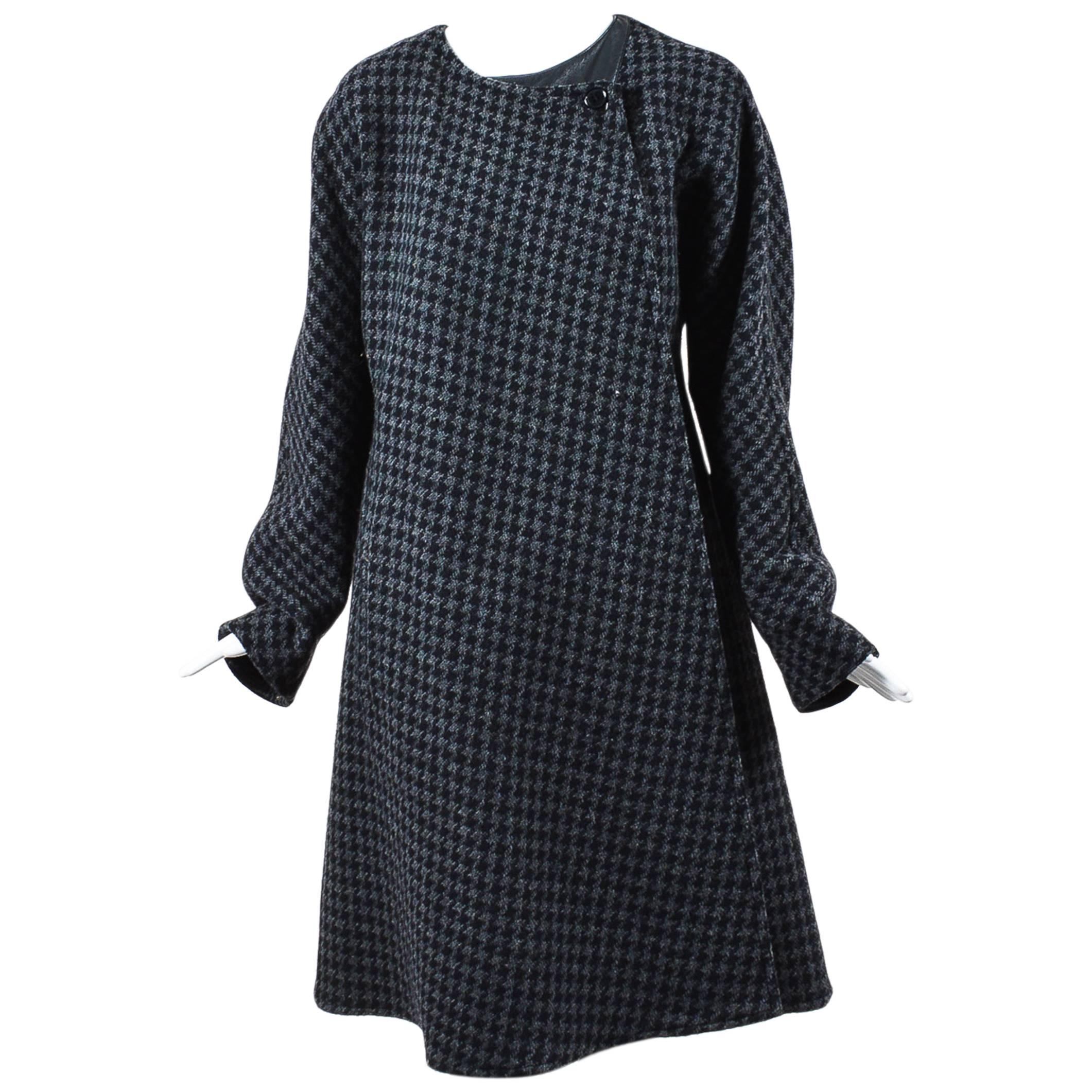 Vintage Gianfranco Ferre Black Gray Wool Leather Houndstooth Tweed Coat Size 44 For Sale