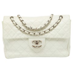 Chanel Off White gesteppte Maxi Classic Single Flap Bag aus Leder in Kaviar