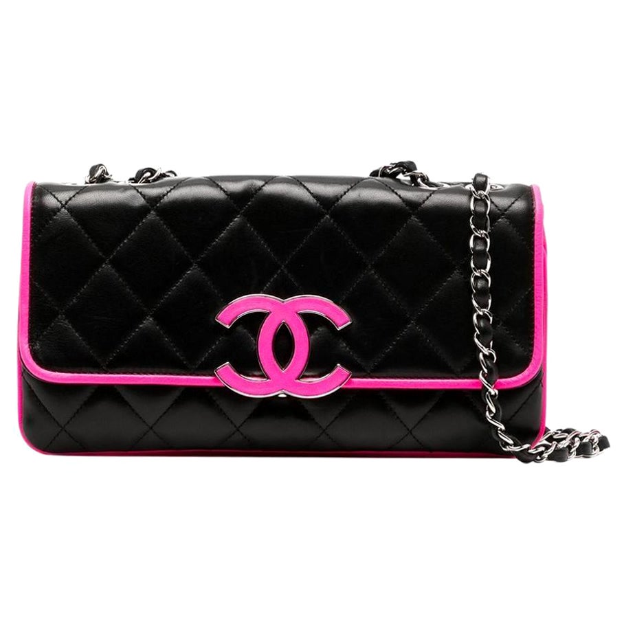 Chanel 2008 Cruise Black Pink Small Medium Logo Accordion Classic Flap Bag  en vente