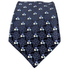 ERMENEGILDO ZEGNA Cravate tourbillonnante noire et bleue en satin de soie