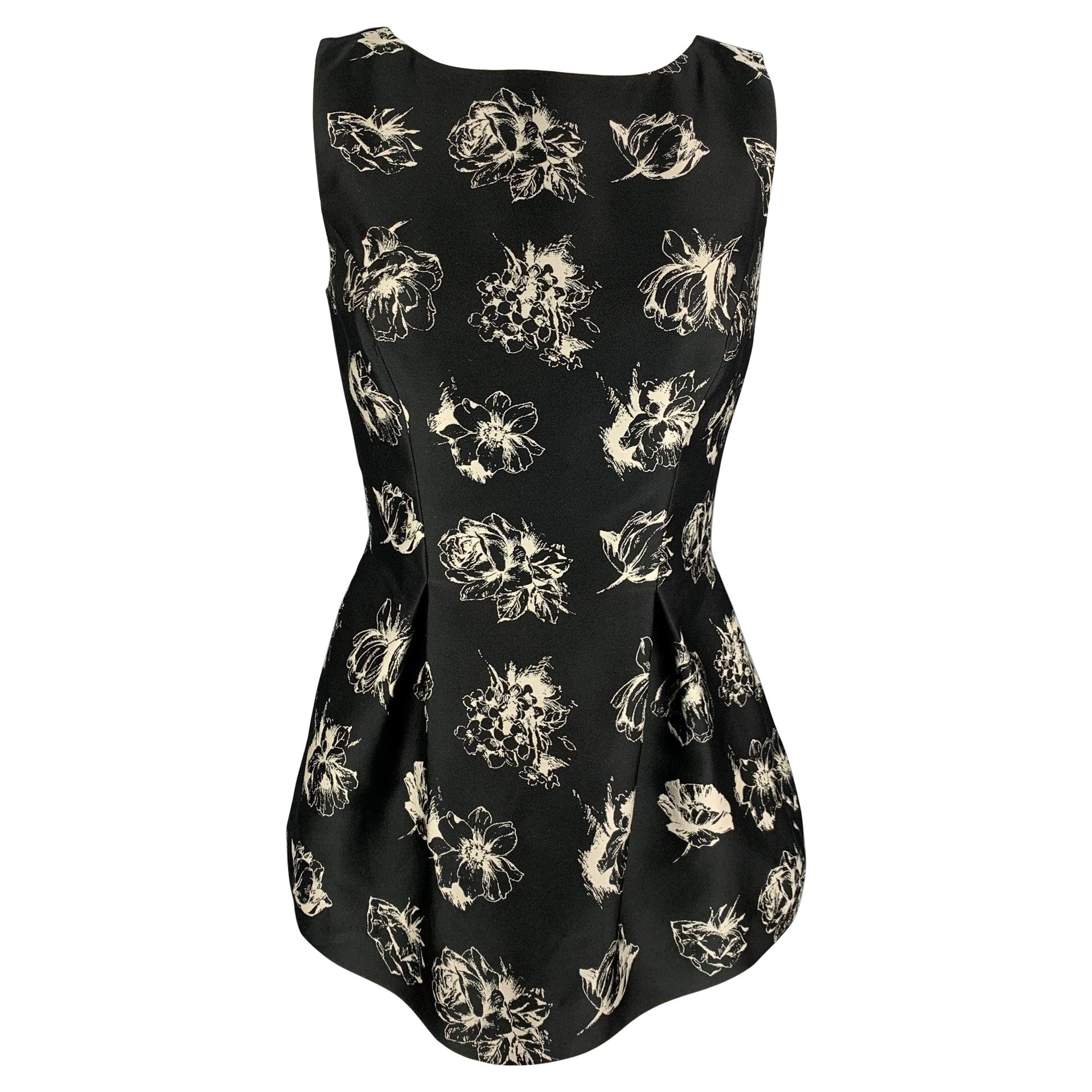 LELA ROSE Größe S Schwarz-Weiß-Satin-Bluse mit Blumenmuster und Schößchen im Angebot