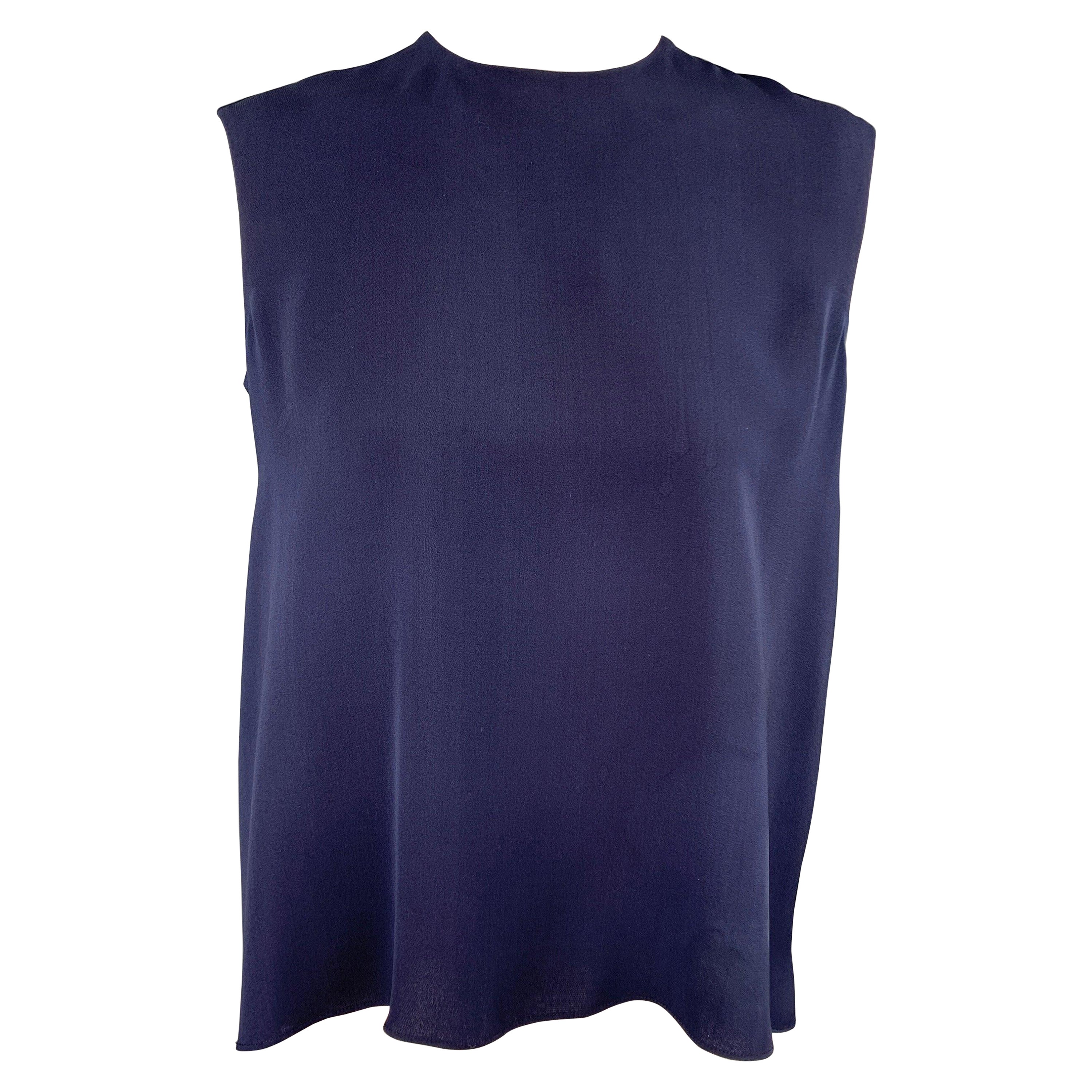 CAROLINA HERRERA Size 4 Navy Silk Asymmetrical Sleeveless Blouse For Sale