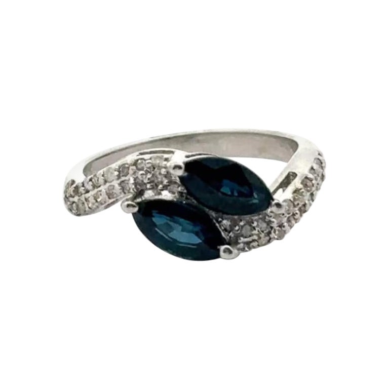 En vente :  Bague à deux pierres en argent véritable, diamant et saphir bleu, pour elle