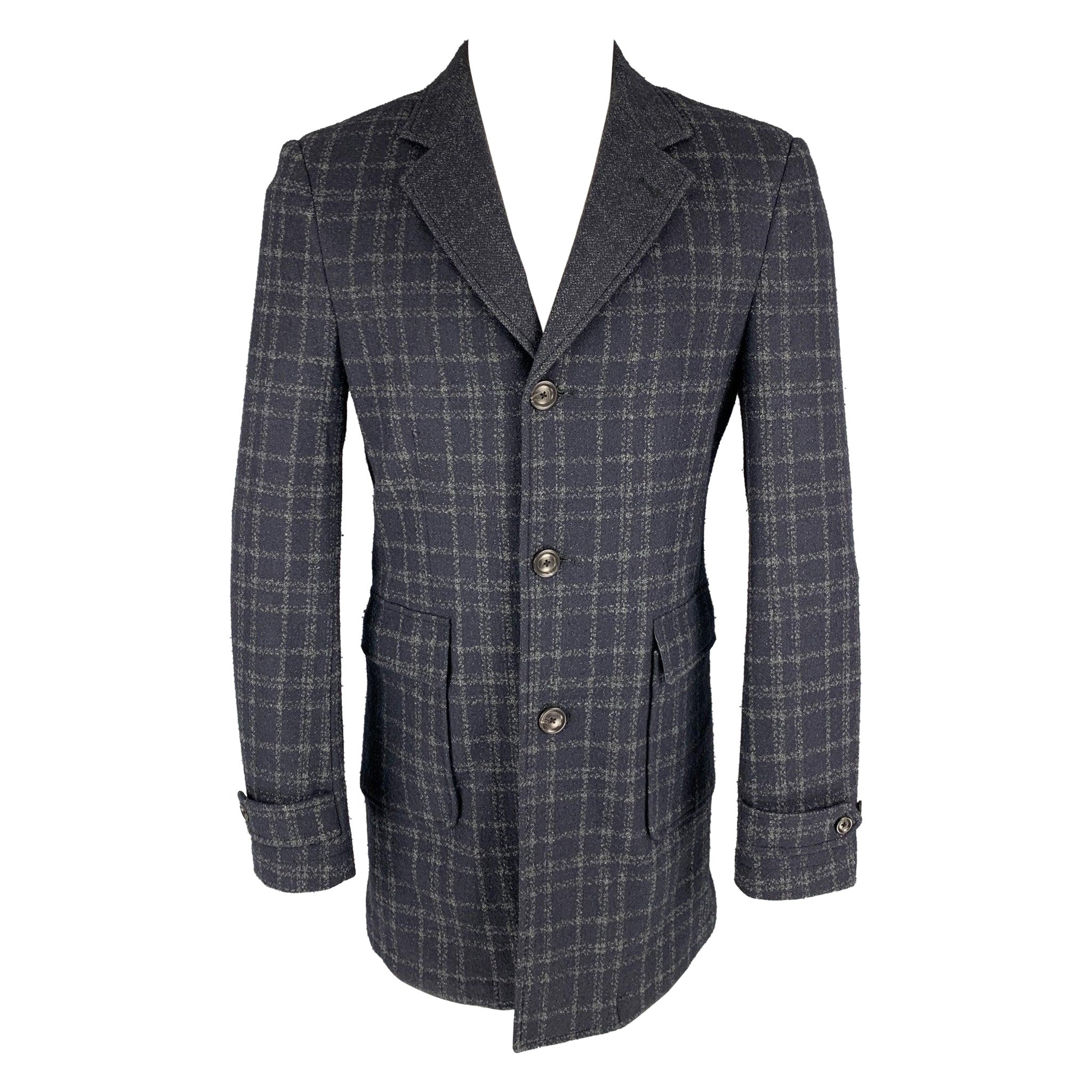 Saks Fifth Avenue Taille 40 Manteau en laine mélangée à carreaux gris marine en vente