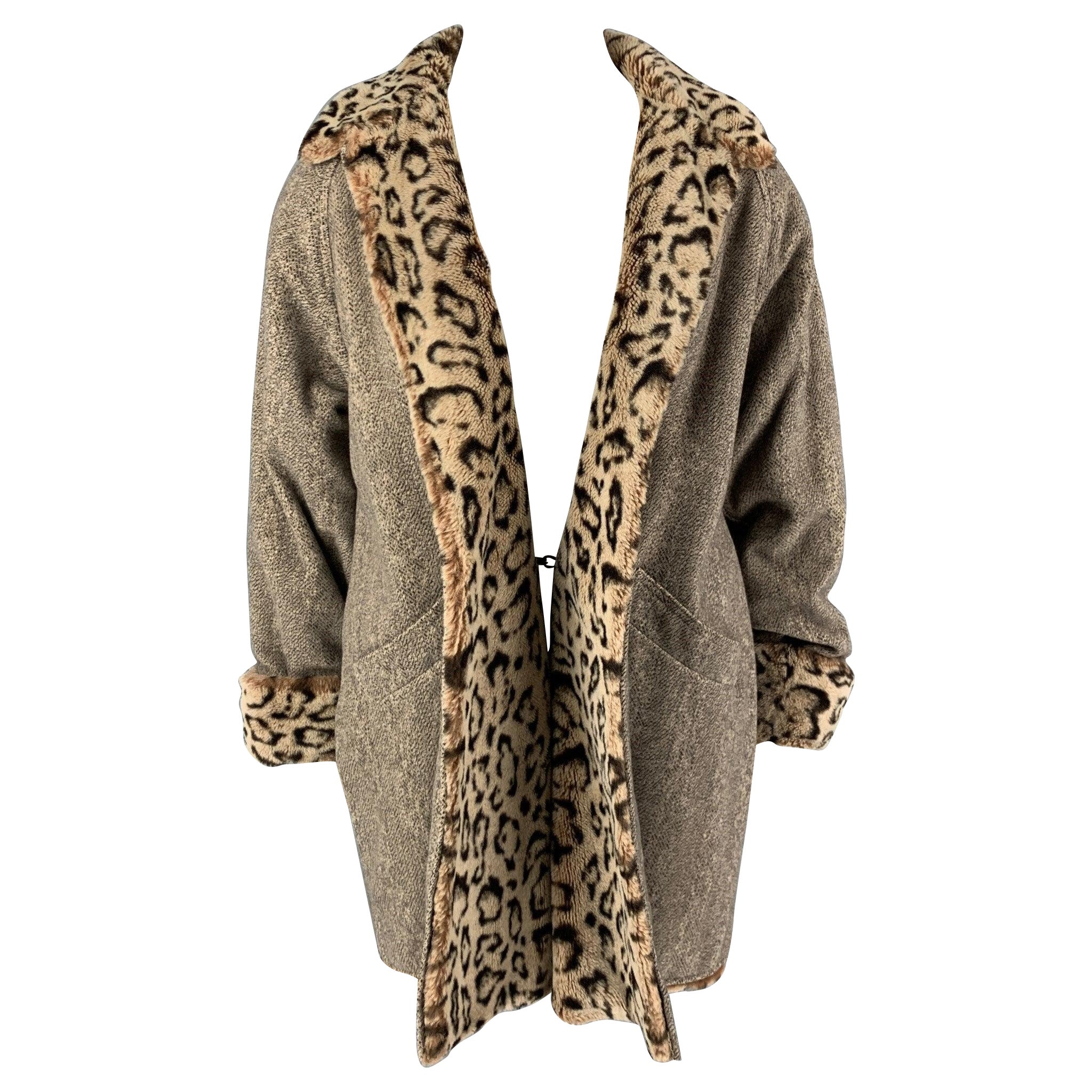 Vintage BILL BLASS Size One Size Grey Brown Animal Print Coat For Sale