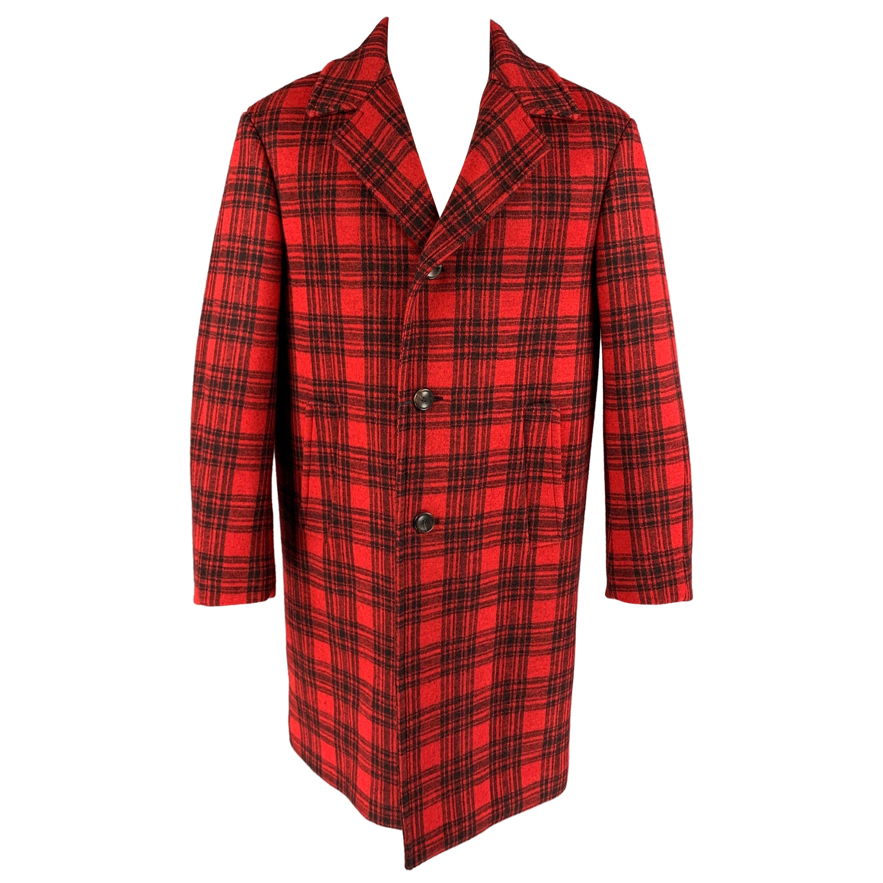 GUCCI FW 16 Size 40 Red Black Plaid Wool Blend Notch Lapel Coat For Sale