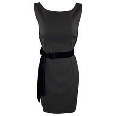 Dolce & Gabbana Size 4 Black Virgin Wool Sleeveless Velvet Bow Shift Dress (robe droite sans manches en velours)