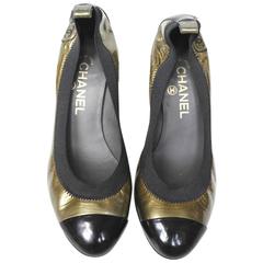 CHANEL Metallic Khaki Patent Elastic Cap Toe Heels 38.5 UK 5.5 CHANEL Metallic Khaki Patent Elastic Cap Toe Heels 38.5 UK 5.5