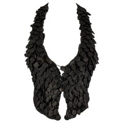 GIORGIO ARMANI Taglia 4 - Top in pelle nera con appliques e aletta