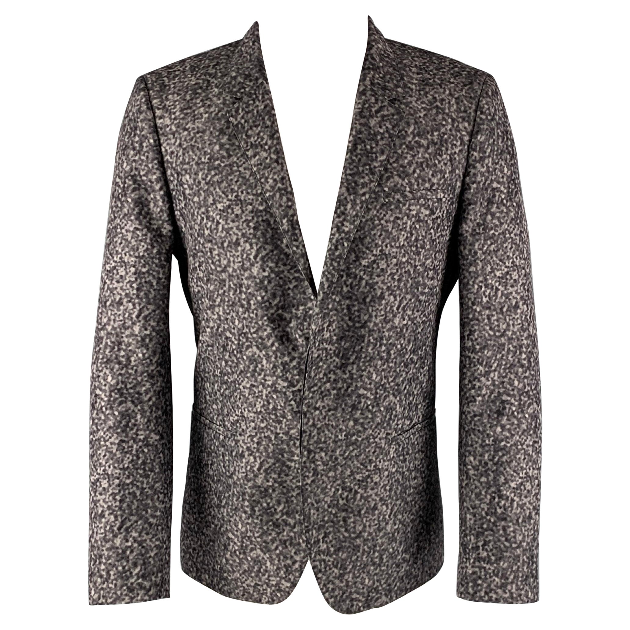 CALVIN KLEIN « COLLECTION » - Manteau de sport gris olive abstrait en polyester, taille 42 en vente
