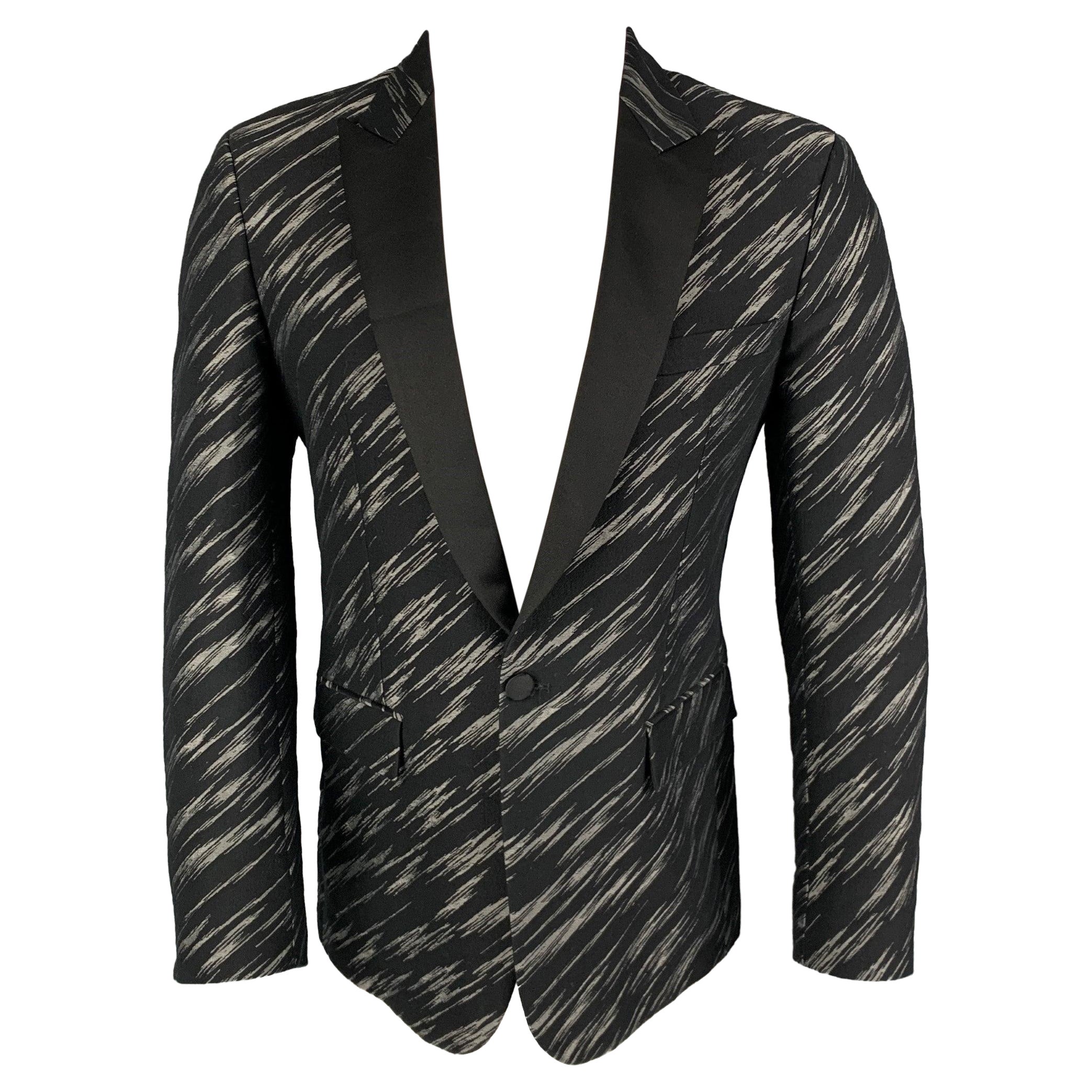 JUST CAVALLI Size 38 Black Grey Jacquard Wool Blend Peak Lapel Sport Coat For Sale