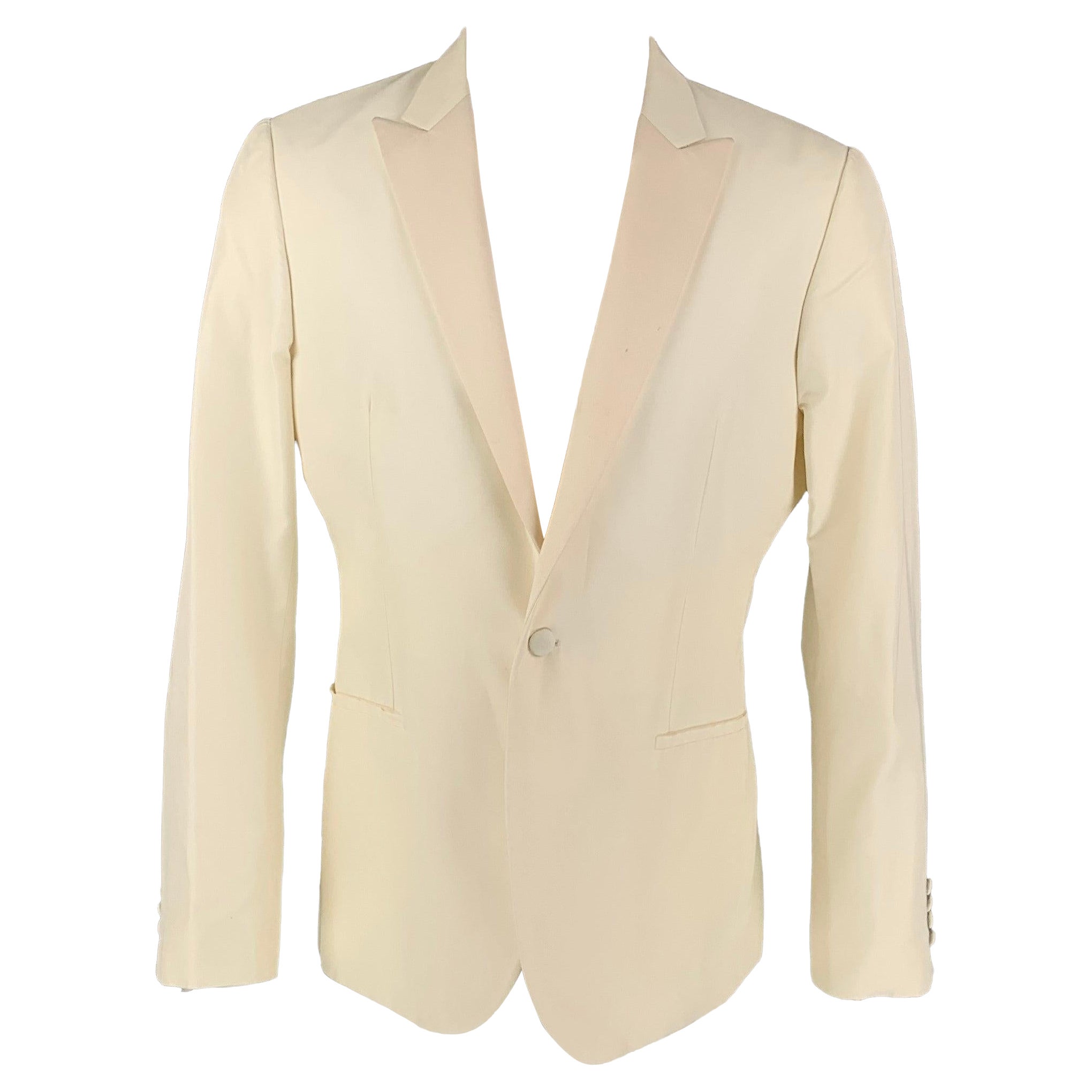 CALVIN KLEIN - Manteau de sport blanc cassé en soie avec revers à pointe, taille 40 en vente