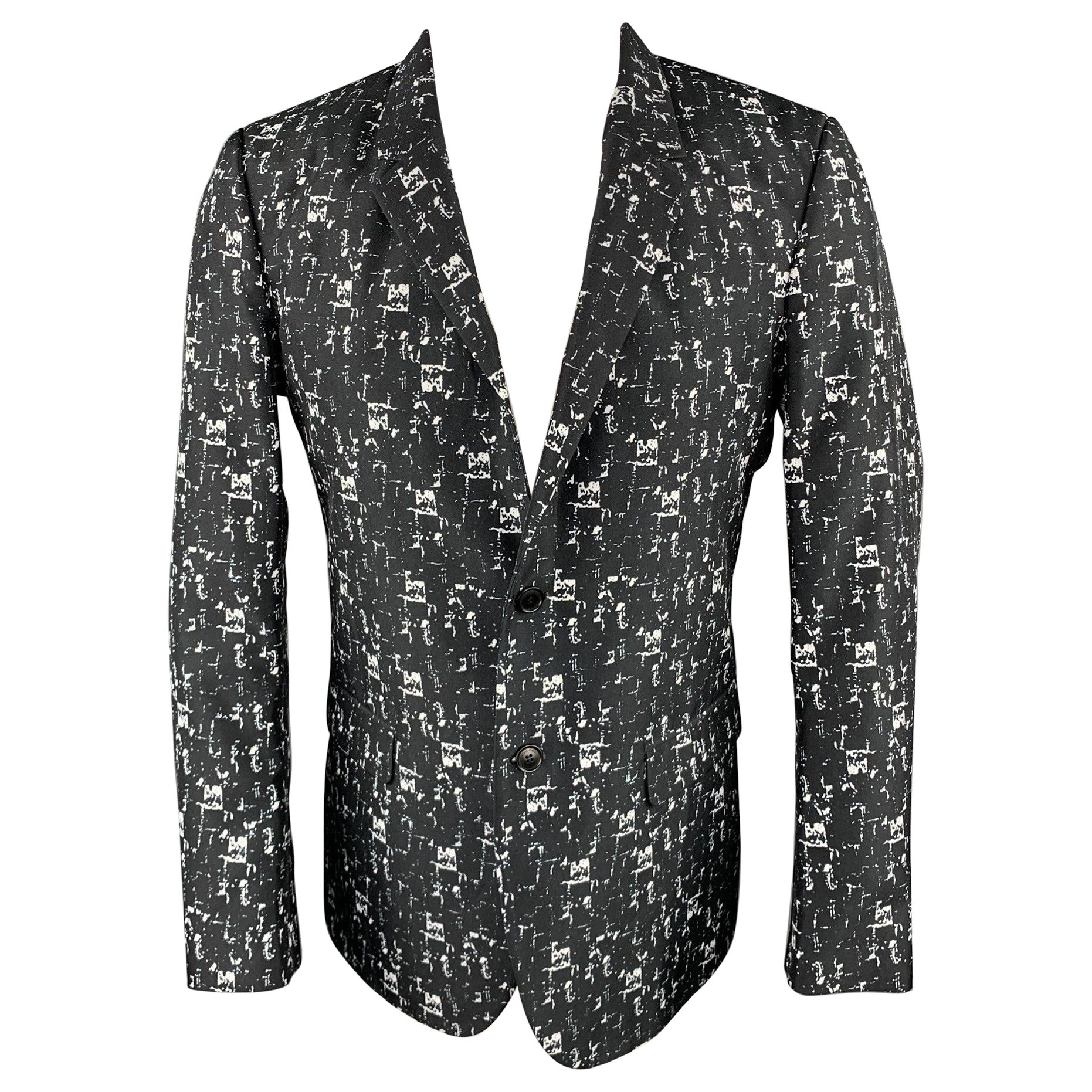 CALVIN KLEIN COLLECTION Size 40 Black & White Print Polyester Sport Coat For Sale