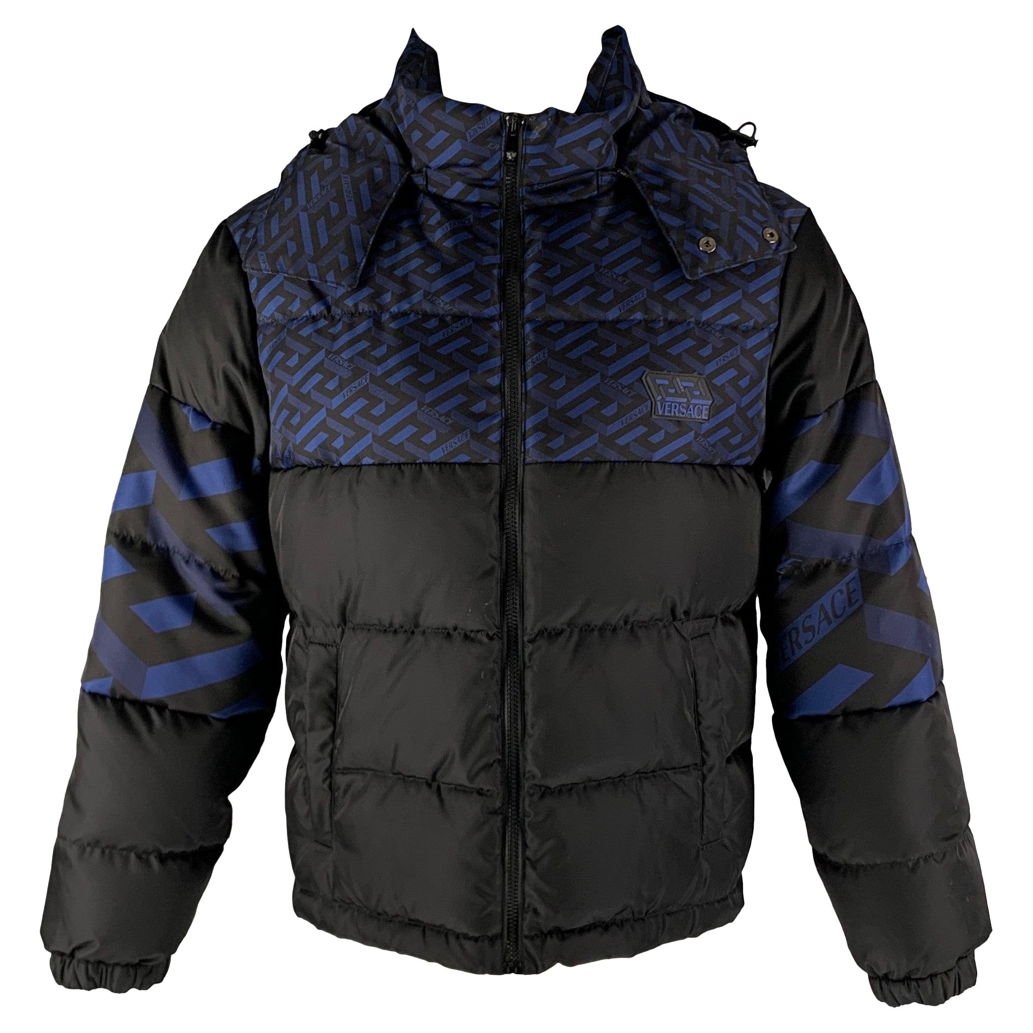 VERSACE  Size 36 Black Navy Logo Nylon Padded Jacket For Sale