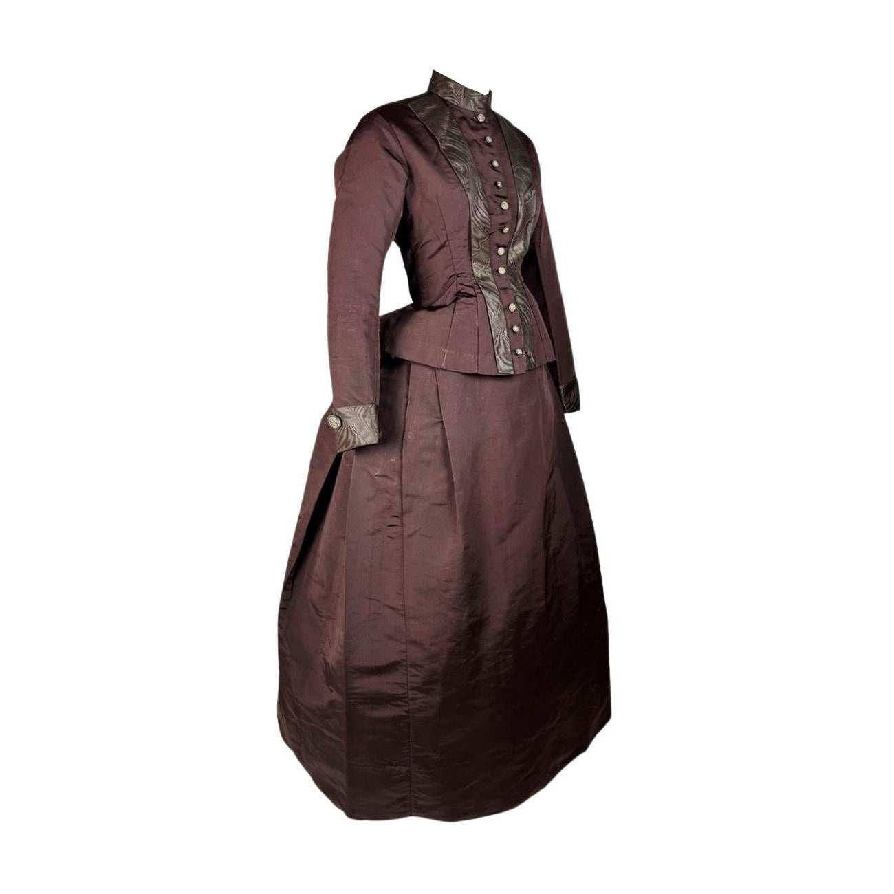 A Bustle cage silk faille Dress with bodice and skirt - France Circa 1890 For Sale