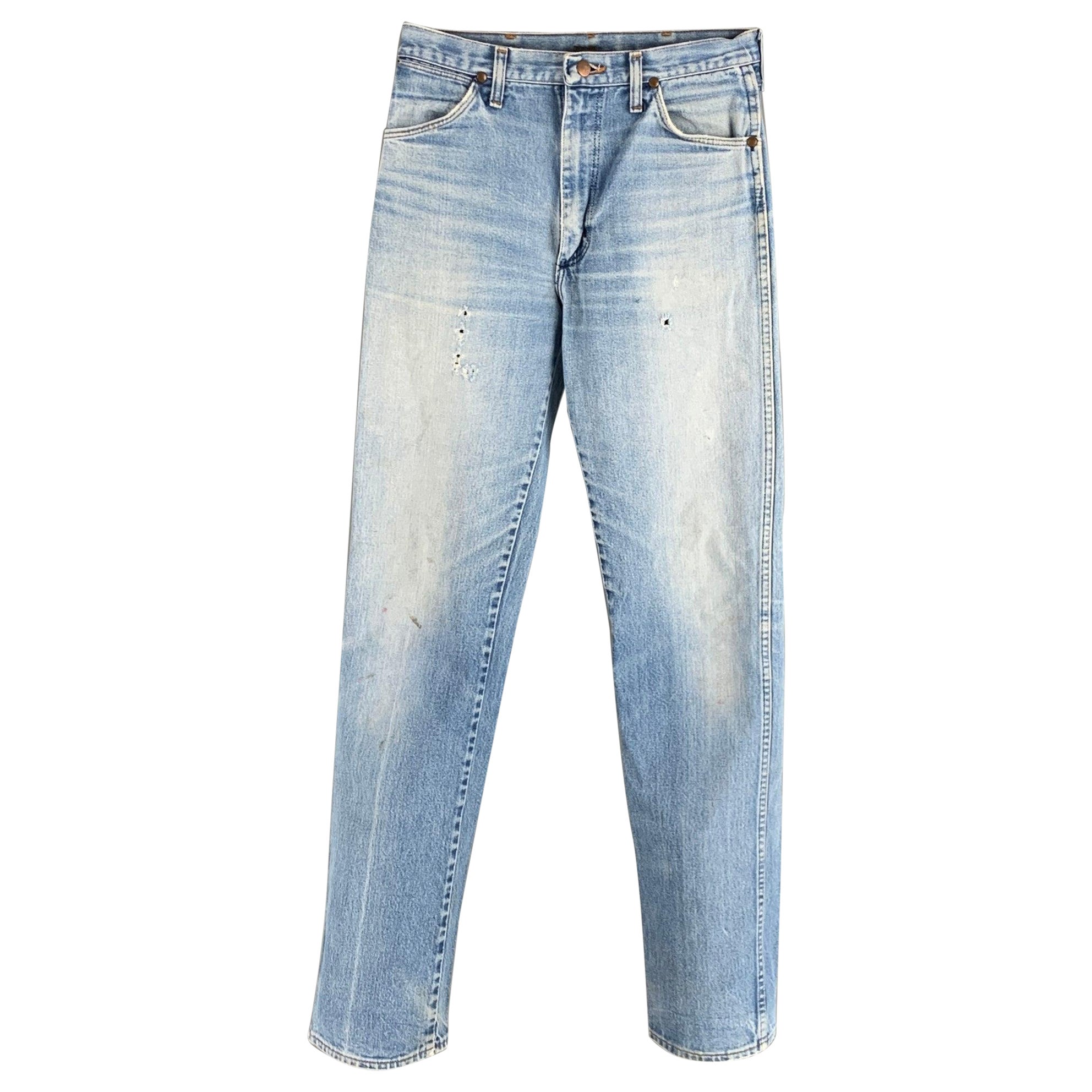 WRANGLER Size 31 Blue Distressed Straight Zip Fly Jeans For Sale