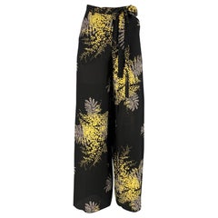 VALENTINO Taille 00 Pantalon décontracté à jambes larges à fleurs en soie noire et jaune