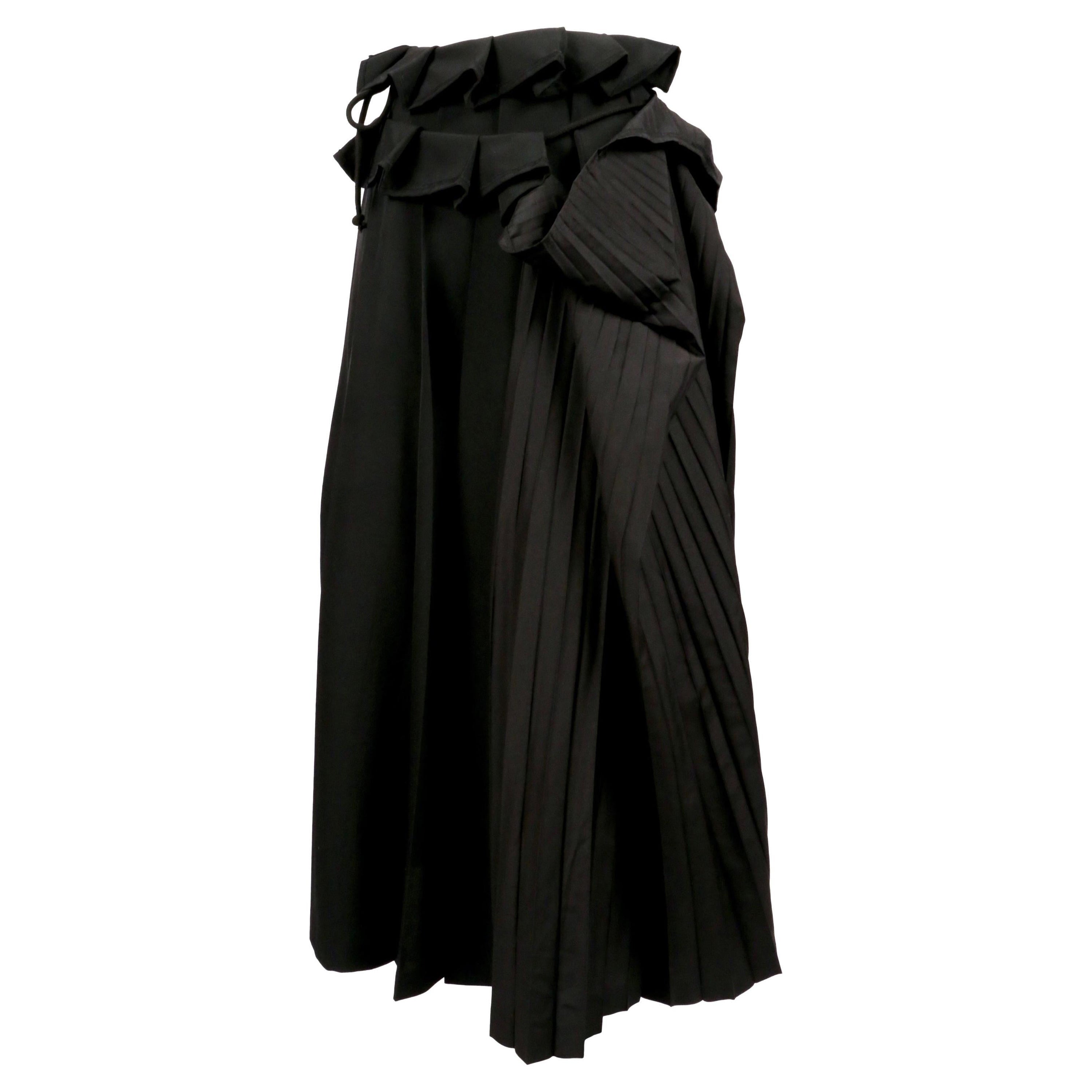 YOHJI YAMAMOTO - Jupe enveloppante plissée en laine et soie noire en vente