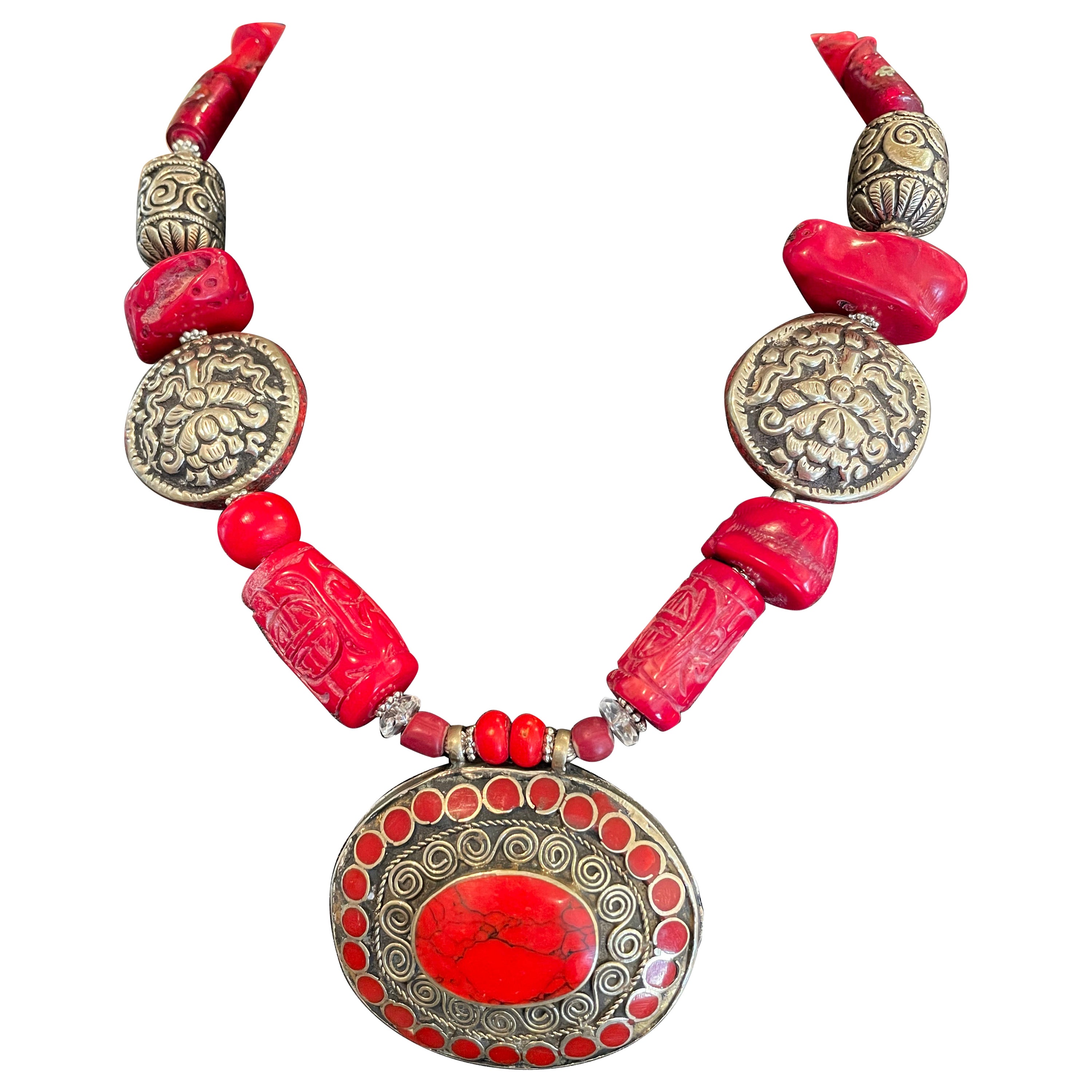 LB offers a Tribal Tibetan Coral Silver pendant Coral Glass Silver necklace For Sale